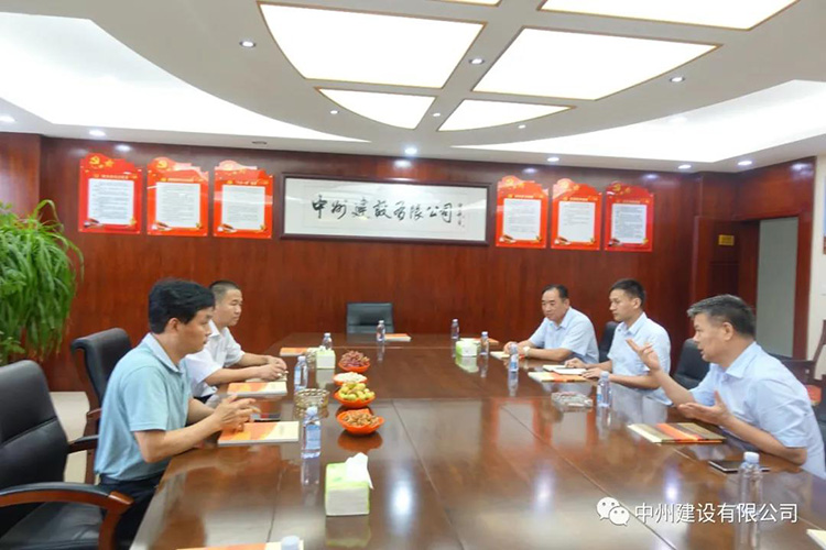 長垣市委常委、常務(wù)副市長劉文君到中州建設(shè)有限公司調(diào)研指導(dǎo)工作